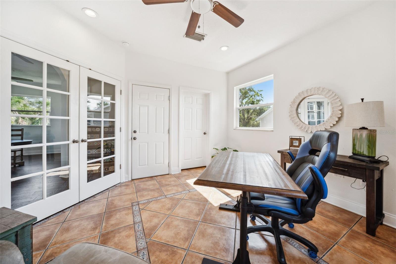 Image 19 of 61 For 7340 Brightwaters Court