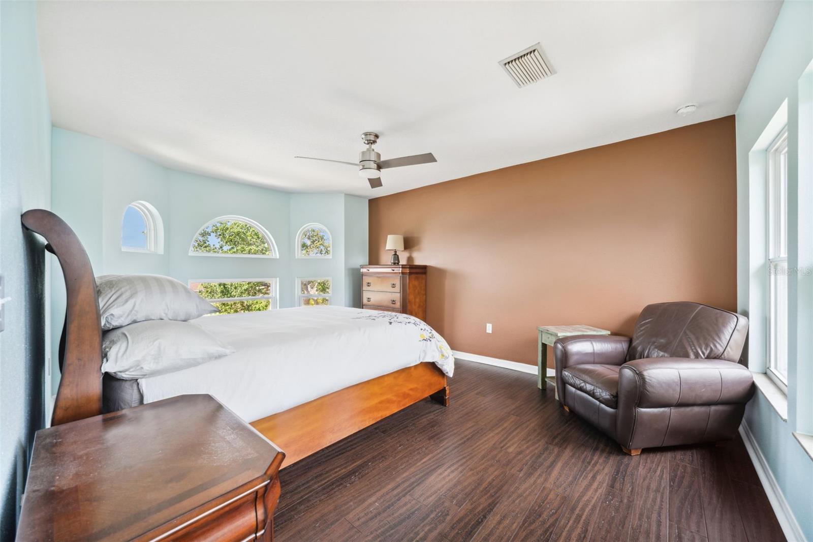 Image 22 of 61 For 7340 Brightwaters Court