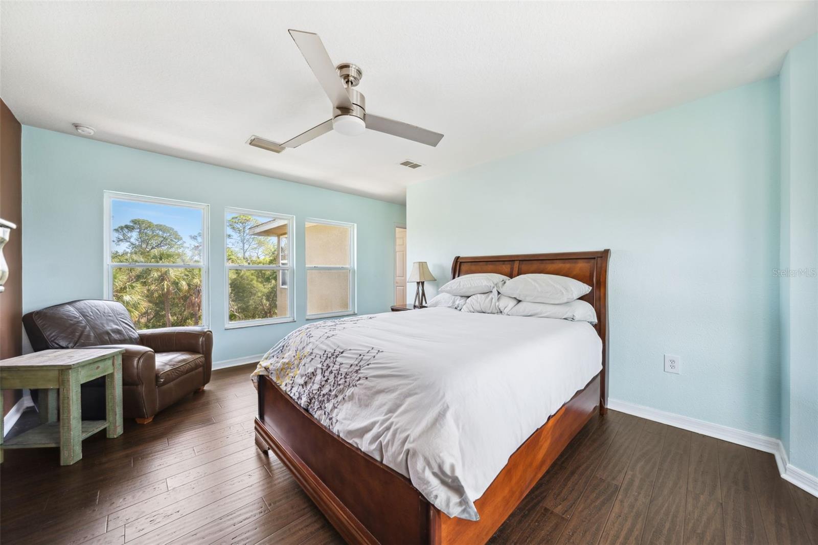 Image 23 of 61 For 7340 Brightwaters Court