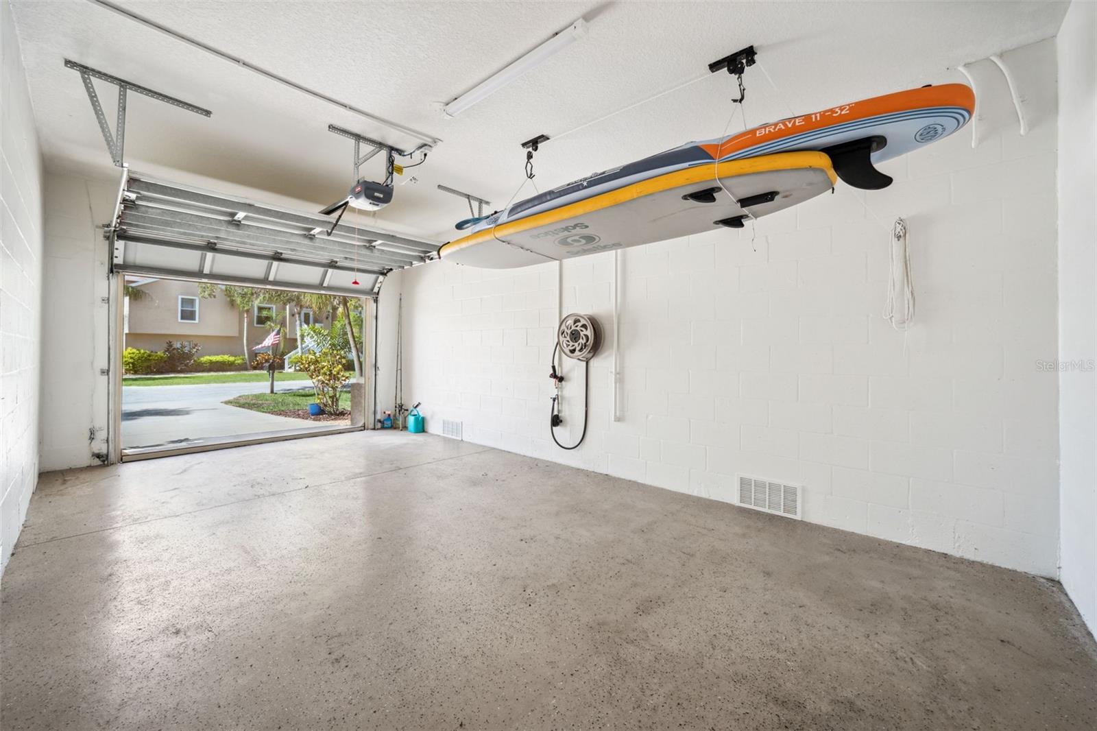 Image 35 of 61 For 7340 Brightwaters Court