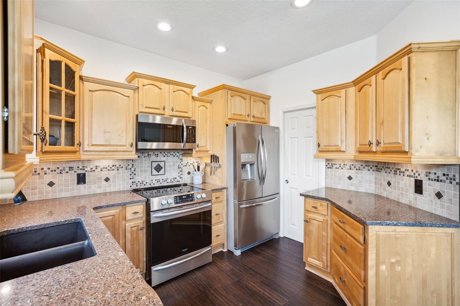Image 5 of 61 For 7340 Brightwaters Court