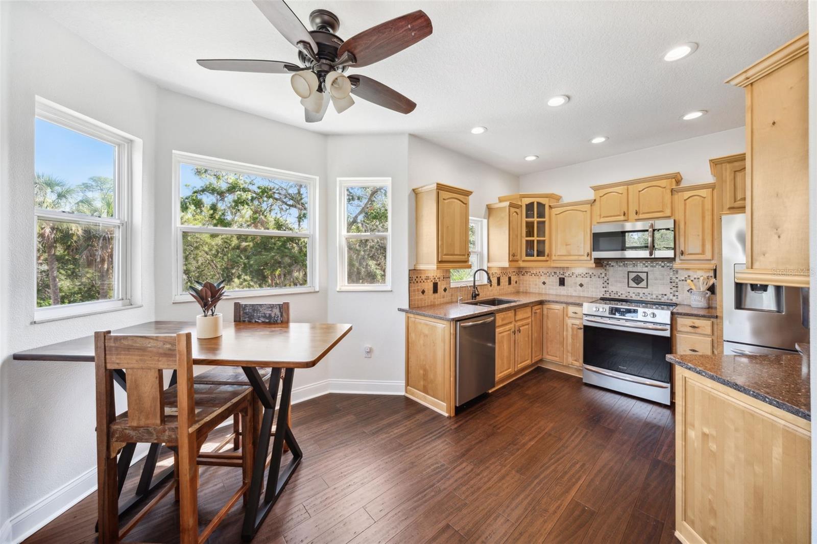 Image 8 of 61 For 7340 Brightwaters Court