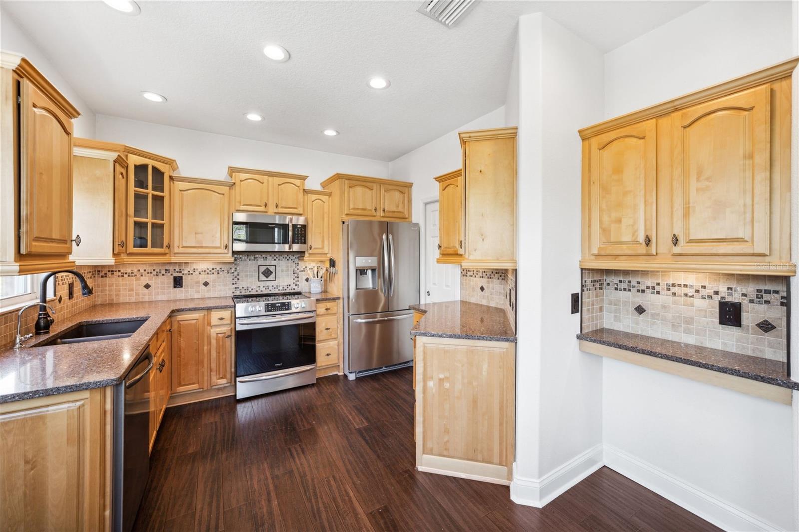 Image 9 of 61 For 7340 Brightwaters Court
