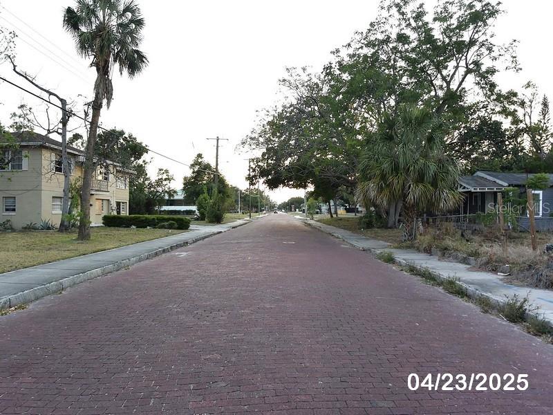 Listing photo id 1 for 2105 North A Street