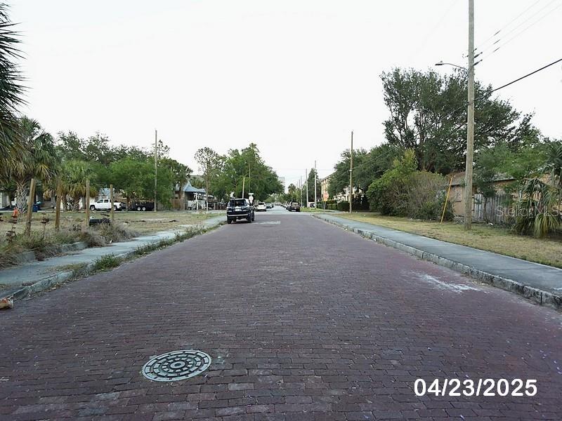 Listing photo id 4 for 2105 North A Street