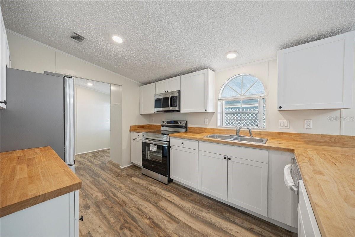 Image 12 of 33 For 14460 Diablo Drive