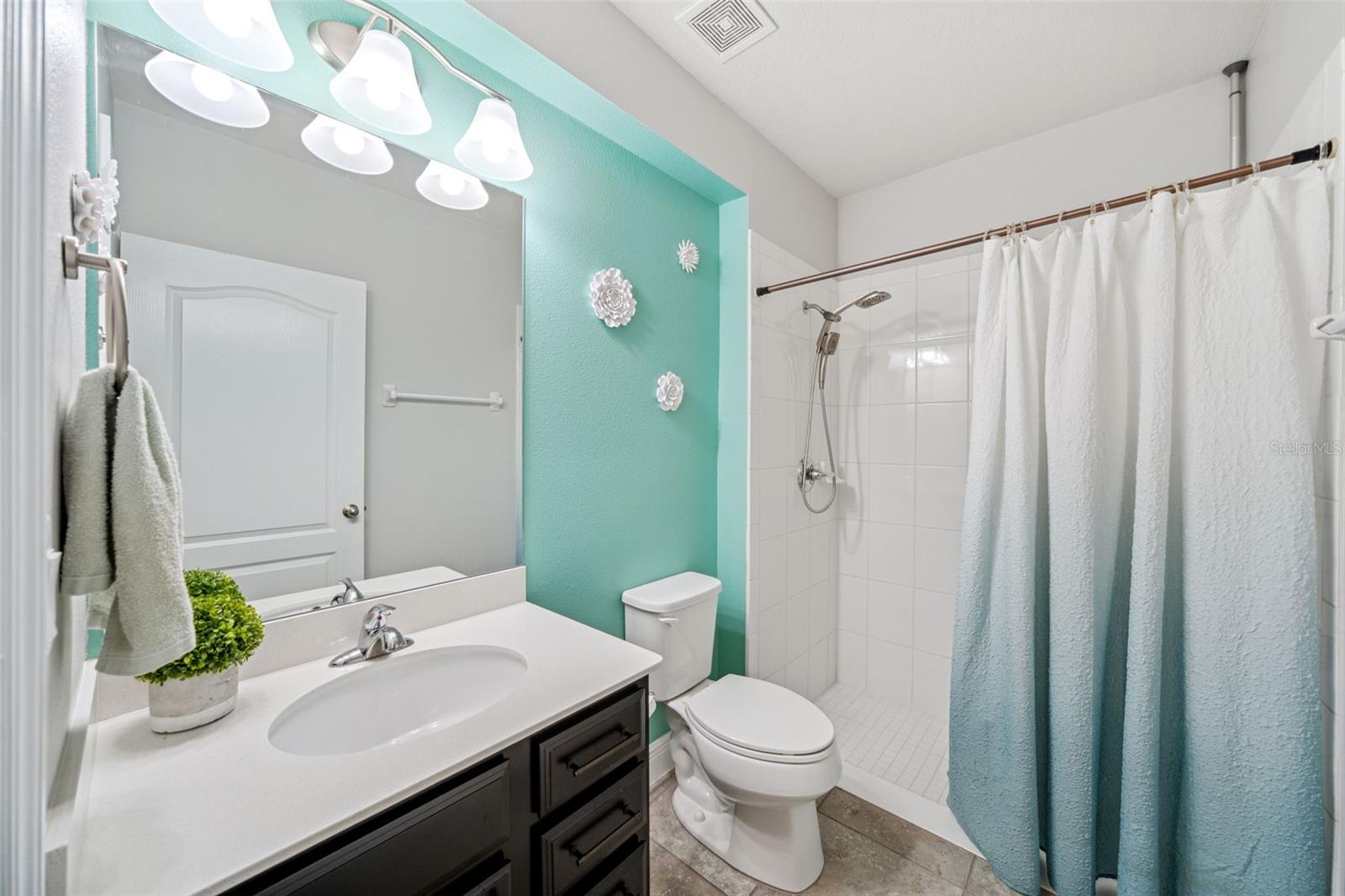 Image 18 of 56 For 18566 Hunters Meadow Walk