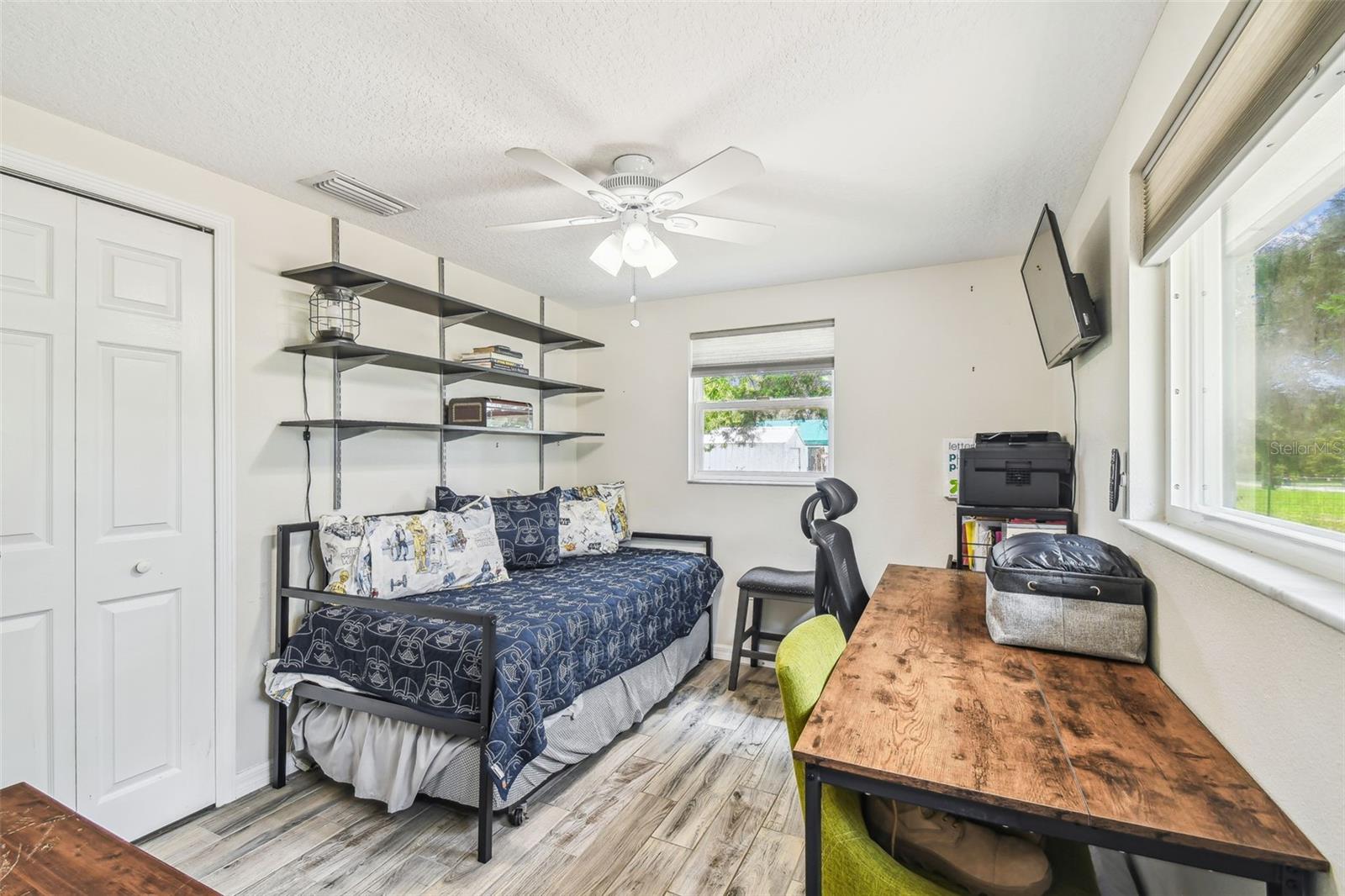 Listing photo id 10 for 7159 Straight Avenue