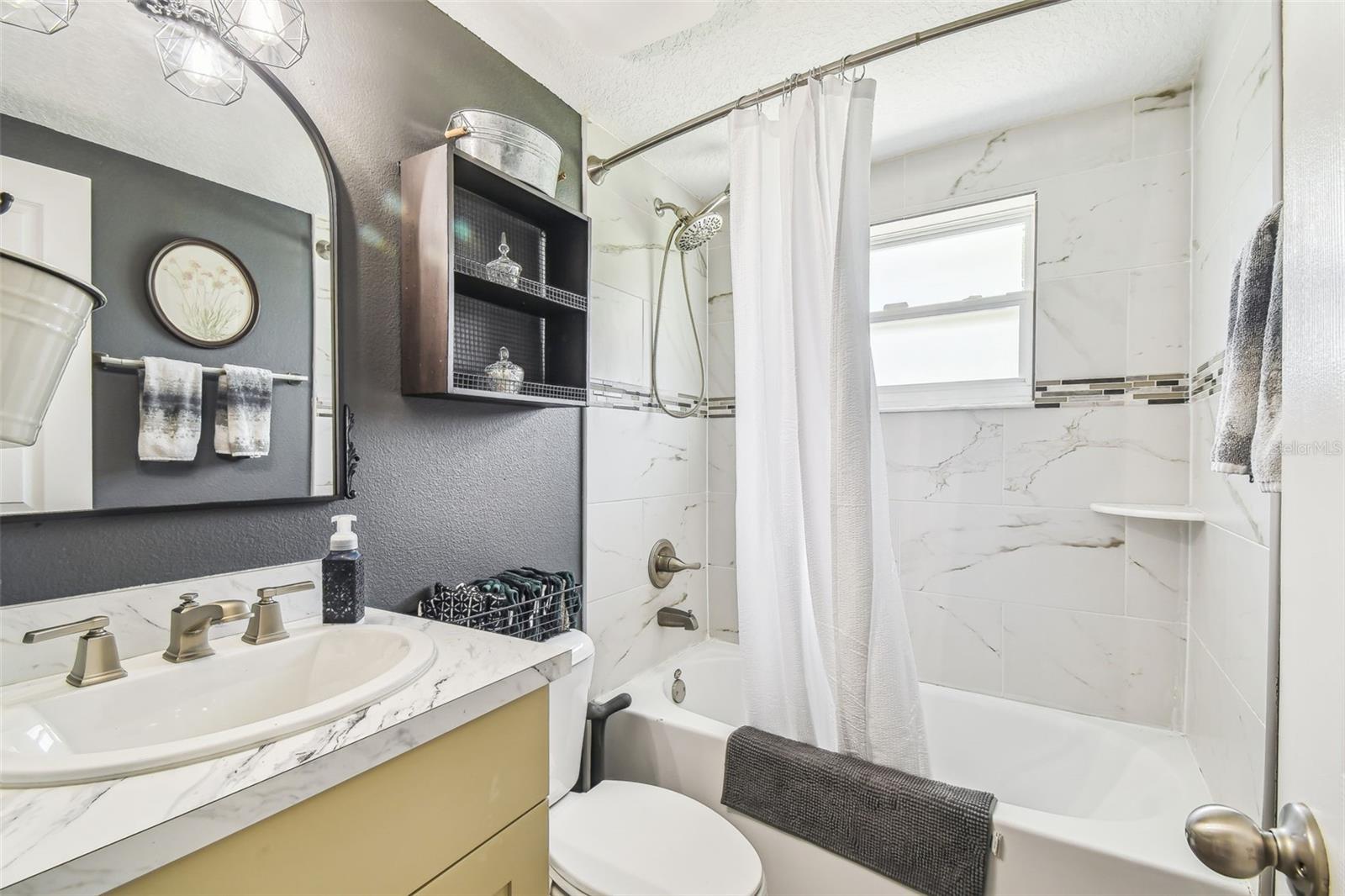 Listing photo id 13 for 7159 Straight Avenue