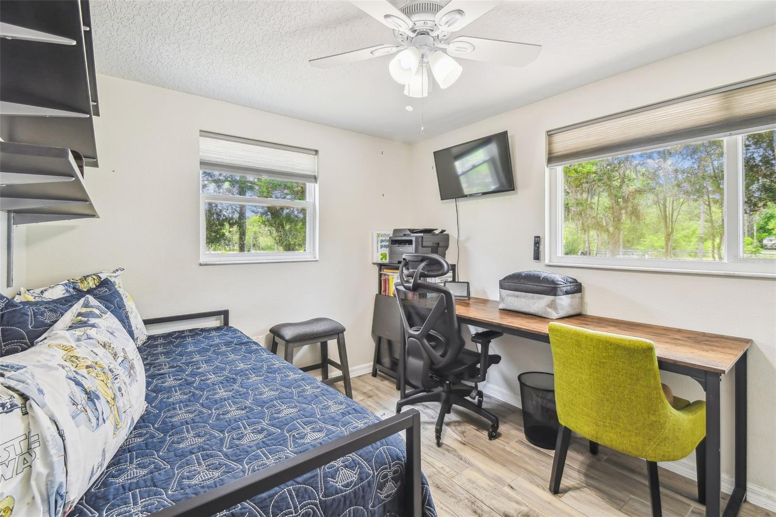 Listing photo id 16 for 7159 Straight Avenue