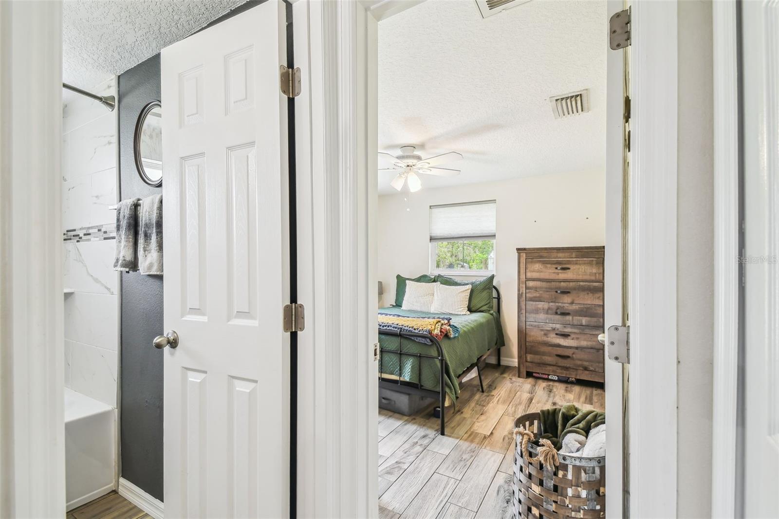 Listing photo id 17 for 7159 Straight Avenue