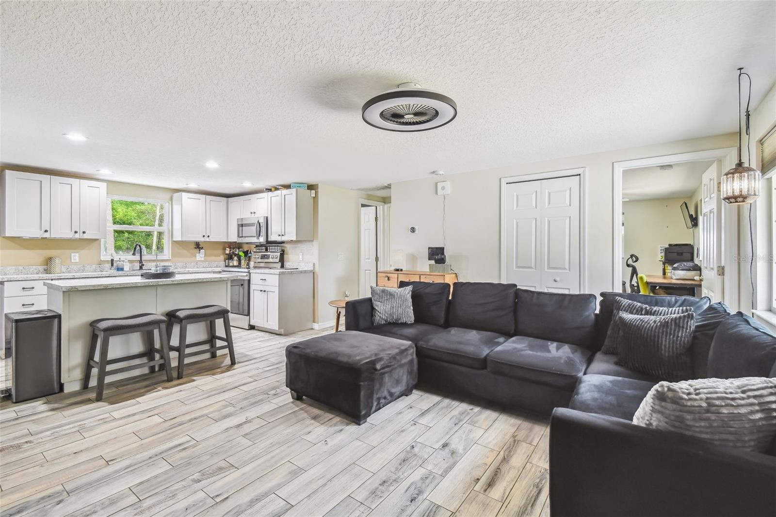 Listing photo id 20 for 7159 Straight Avenue