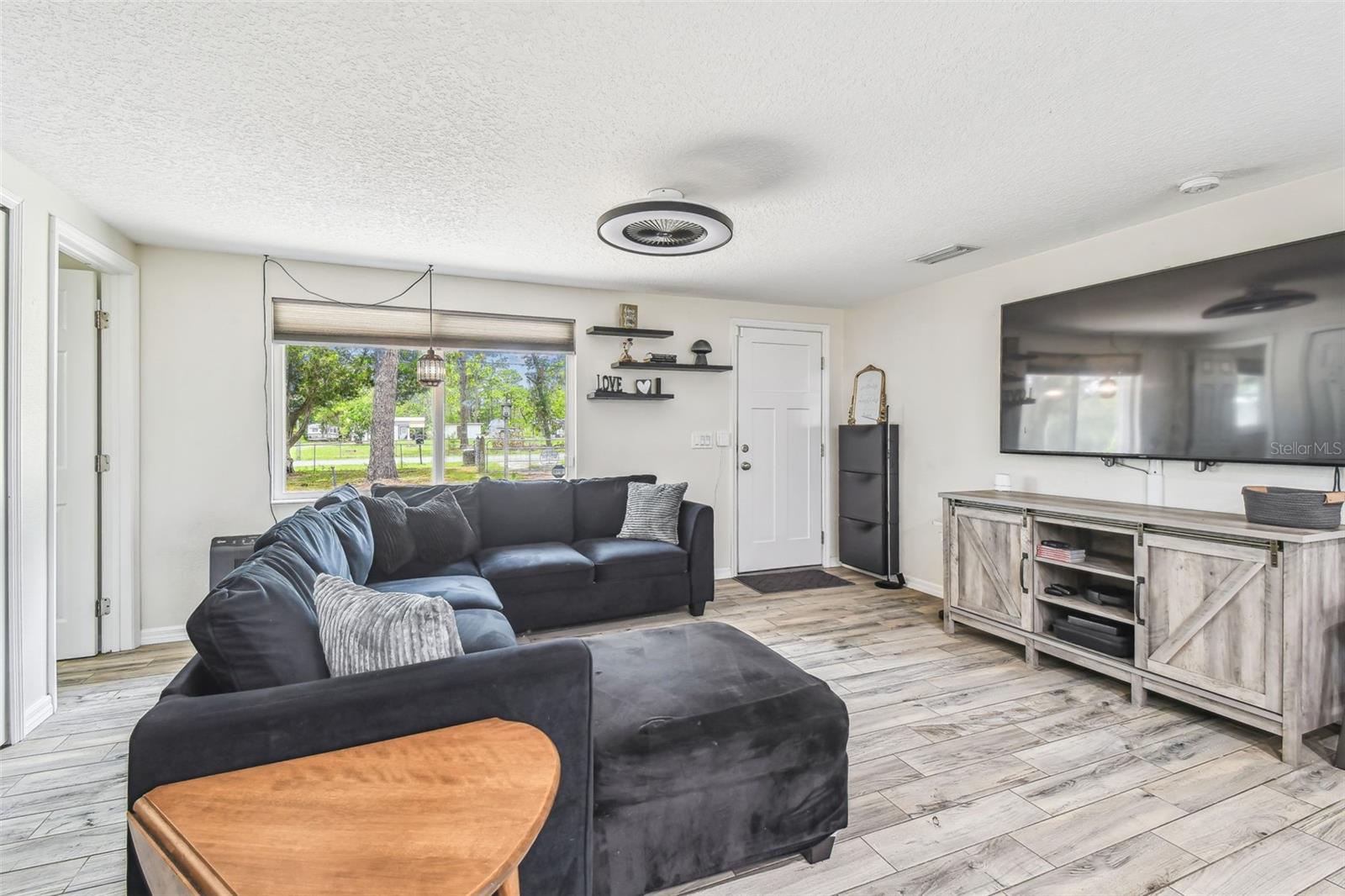 Listing photo id 22 for 7159 Straight Avenue