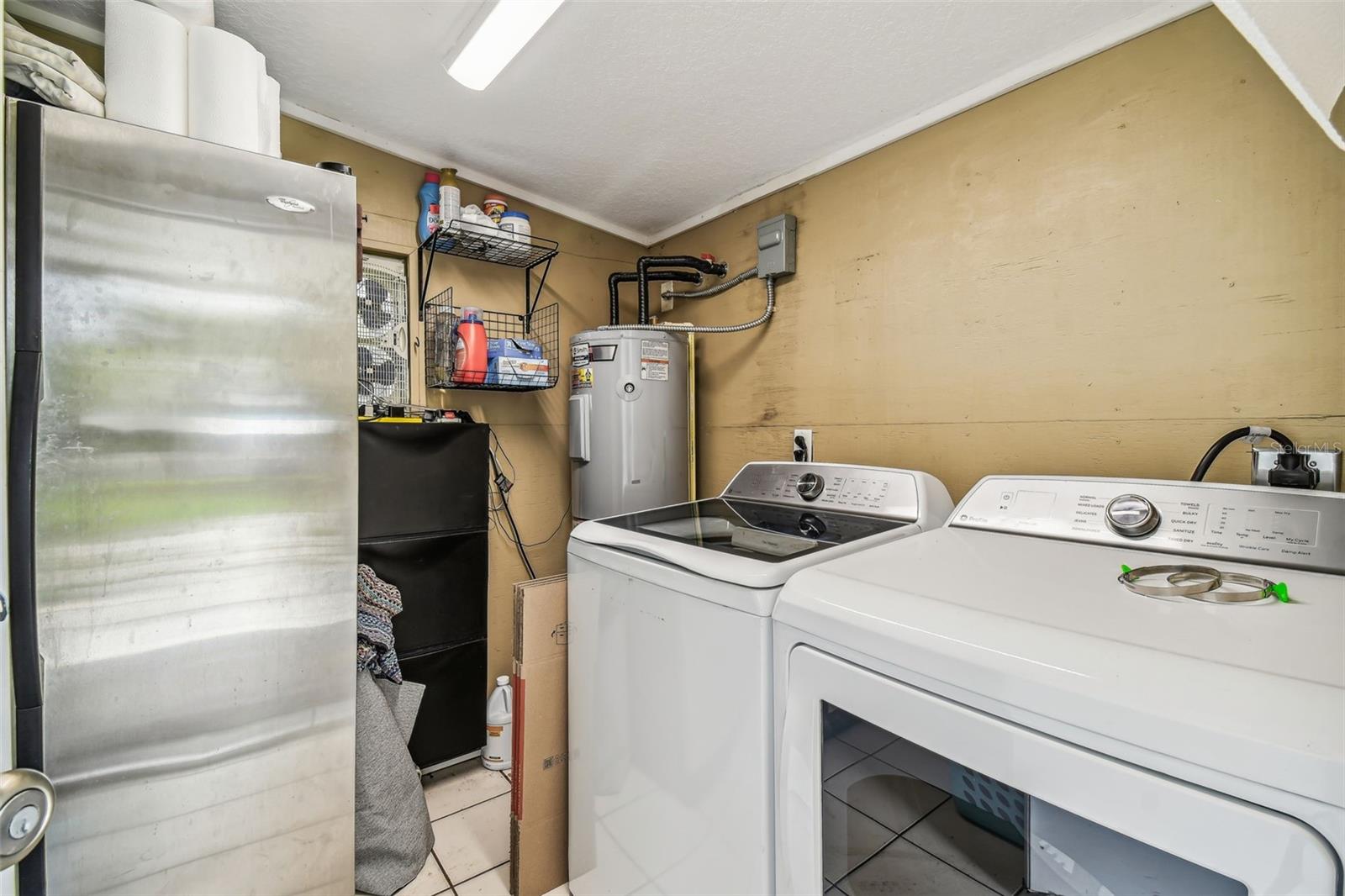 Listing photo id 27 for 7159 Straight Avenue