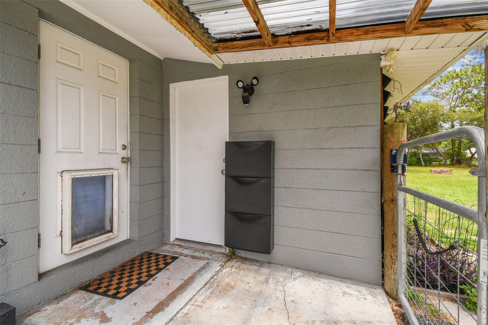Listing photo id 28 for 7159 Straight Avenue