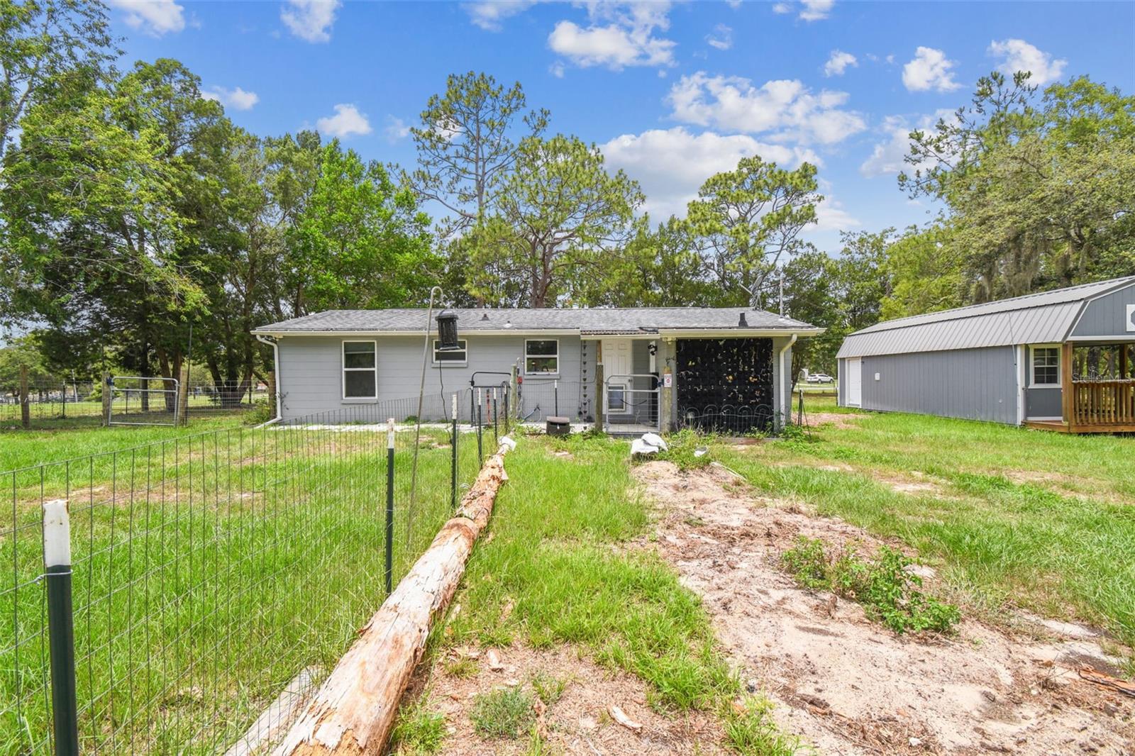 Listing photo id 31 for 7159 Straight Avenue