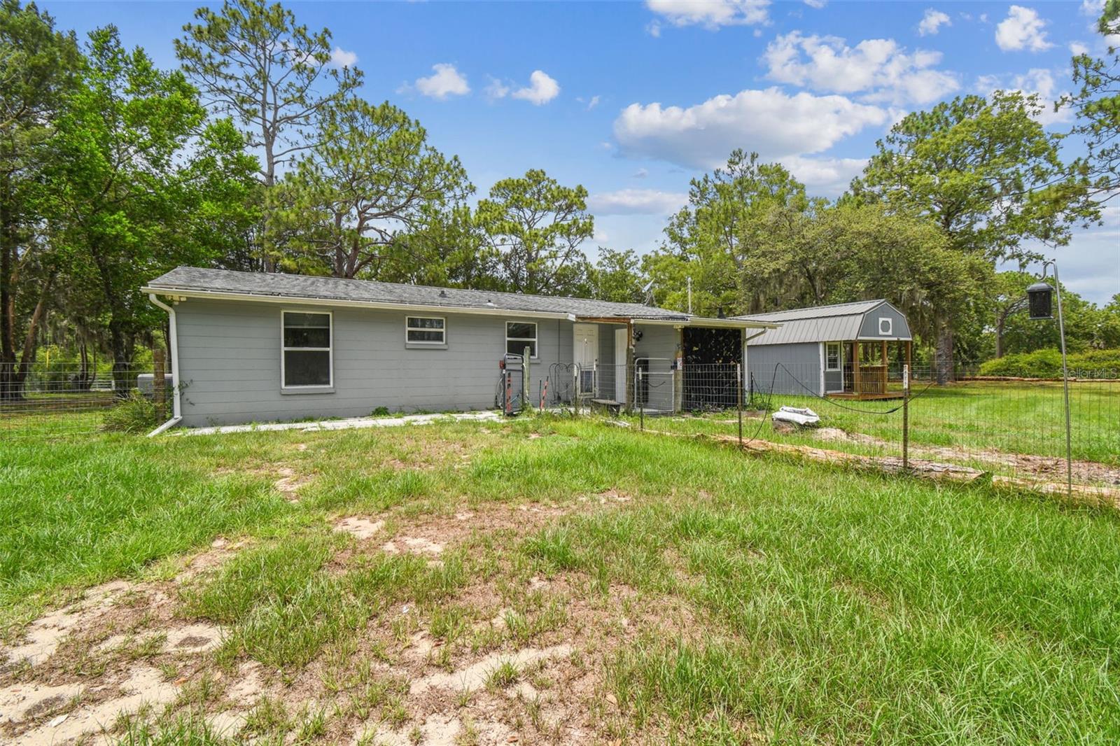 Listing photo id 32 for 7159 Straight Avenue