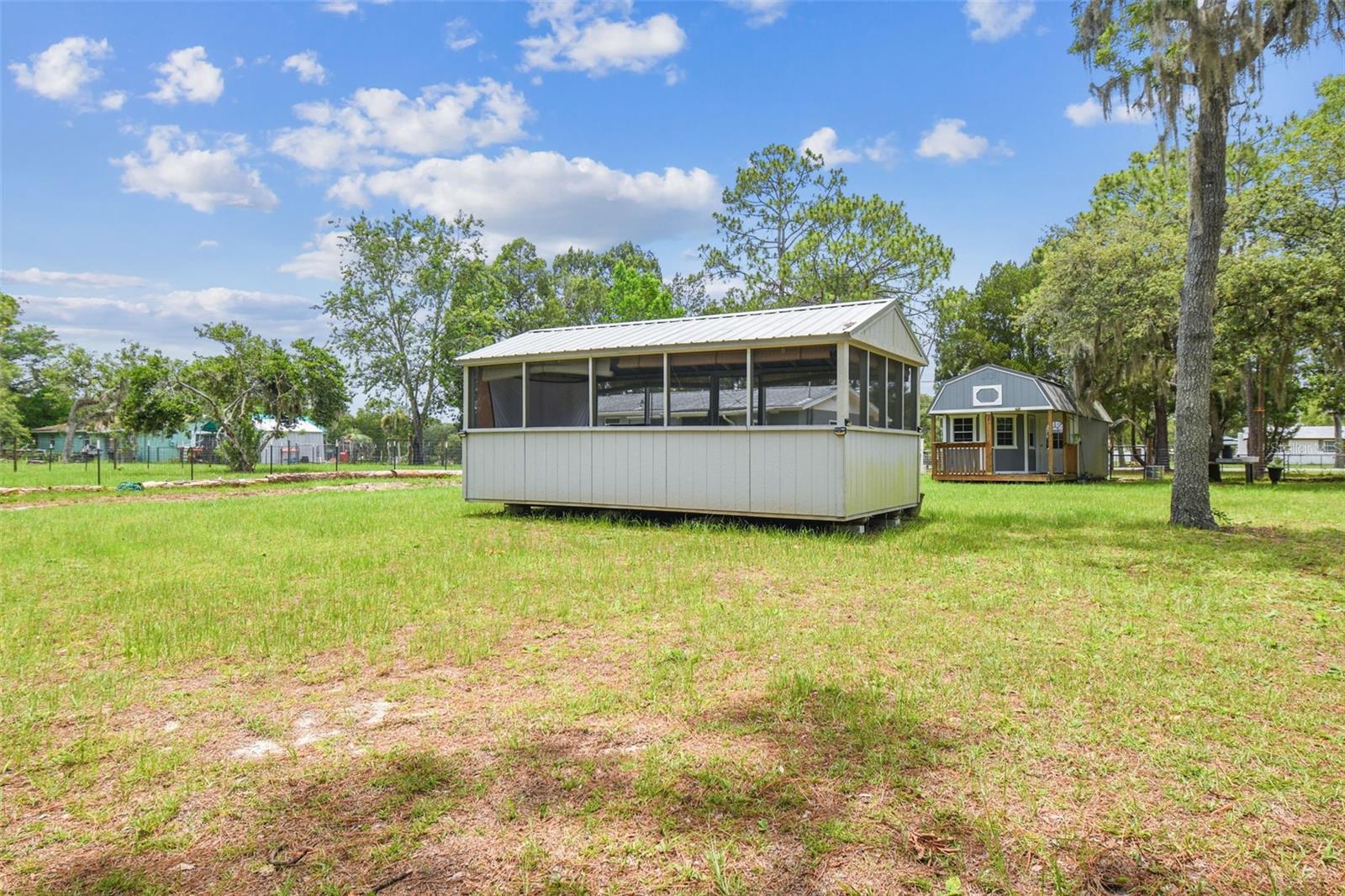 Listing photo id 37 for 7159 Straight Avenue