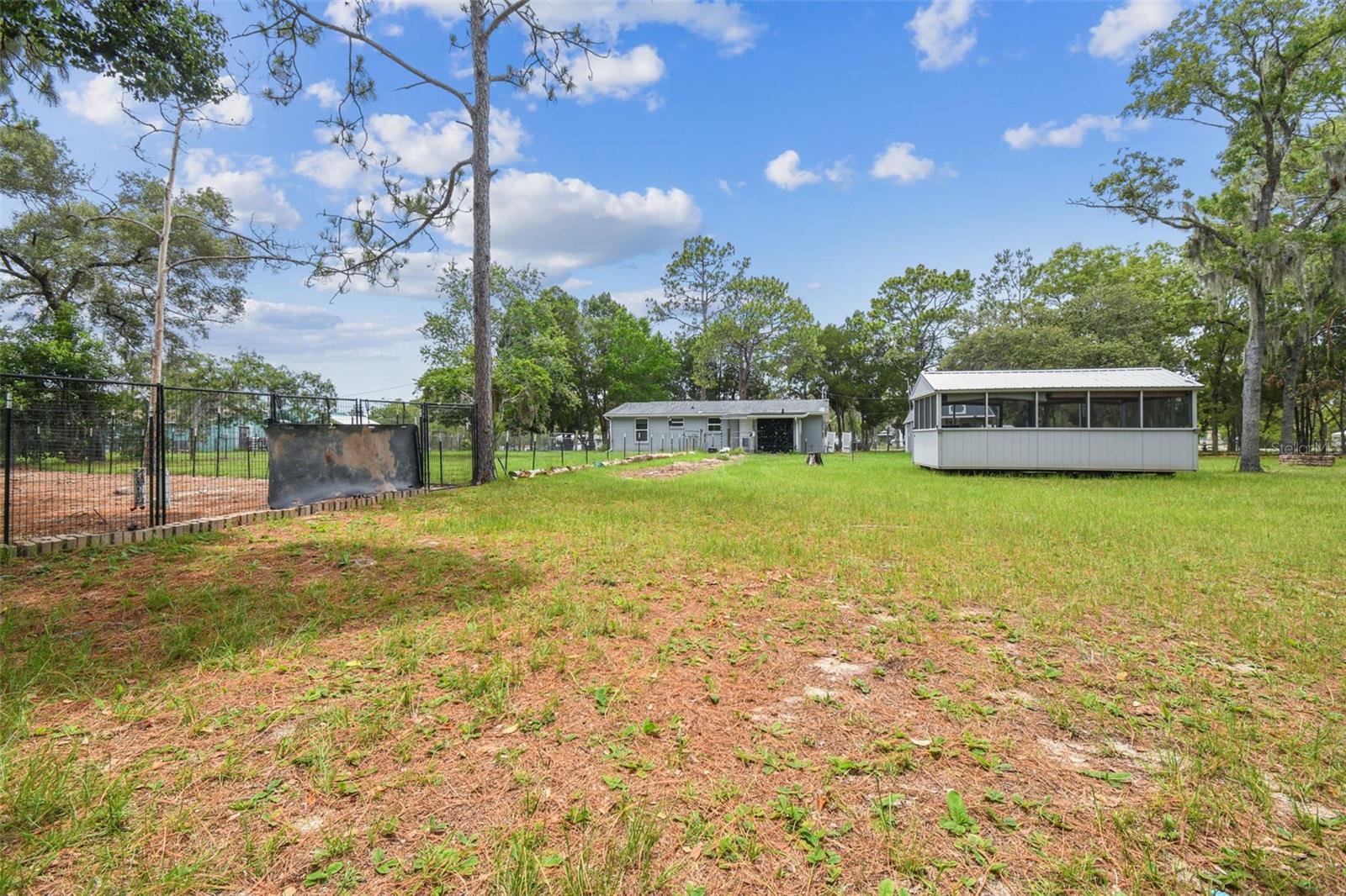 Listing photo id 39 for 7159 Straight Avenue