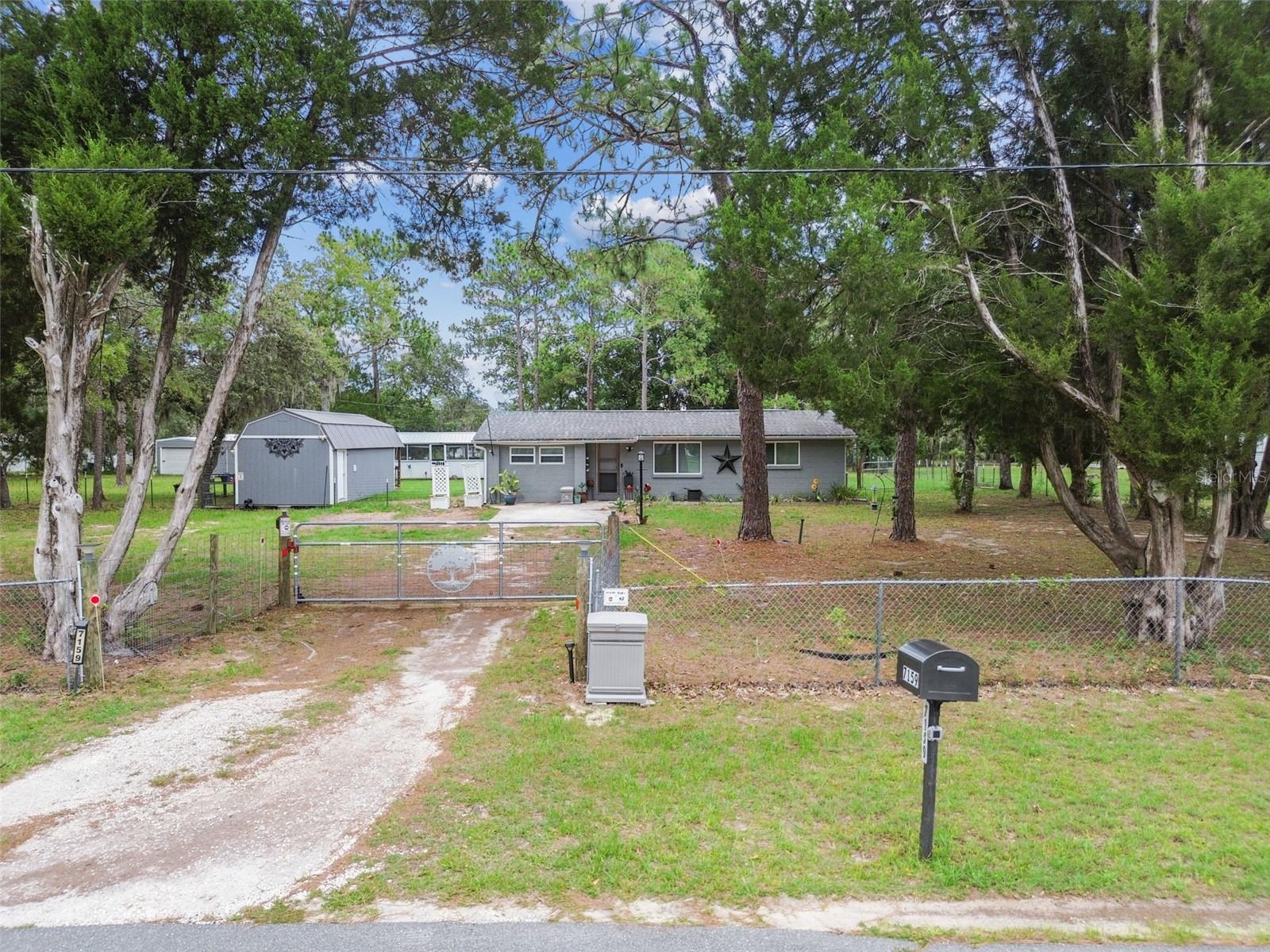 Listing photo id 41 for 7159 Straight Avenue
