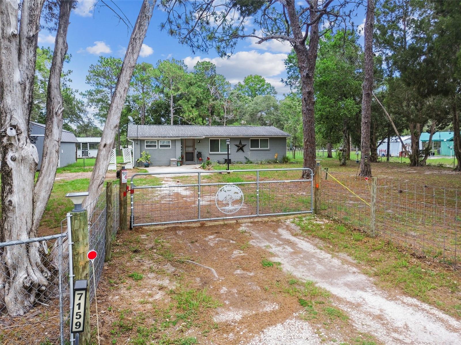 Listing photo id 42 for 7159 Straight Avenue