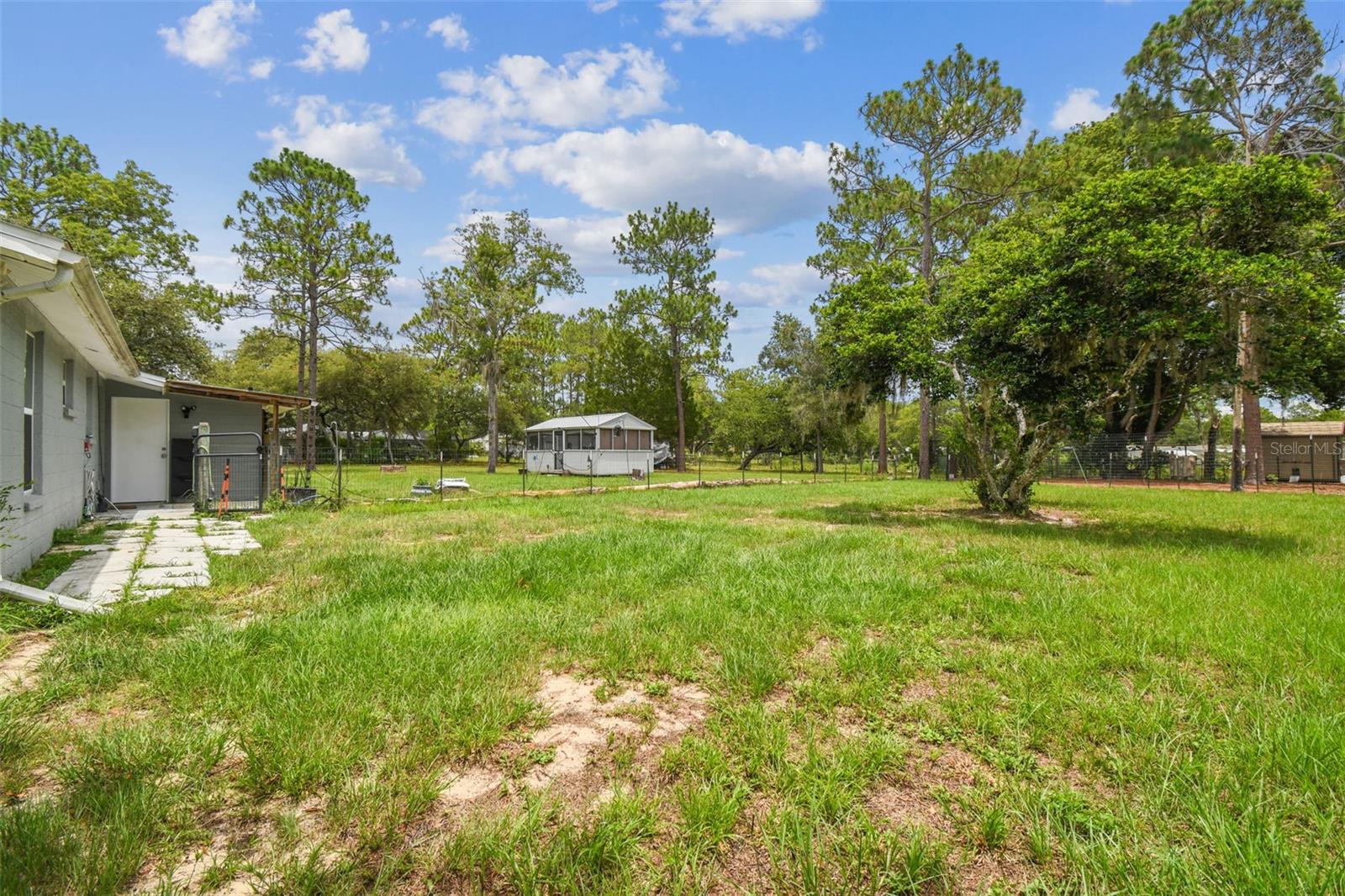 Listing photo id 65 for 7159 Straight Avenue