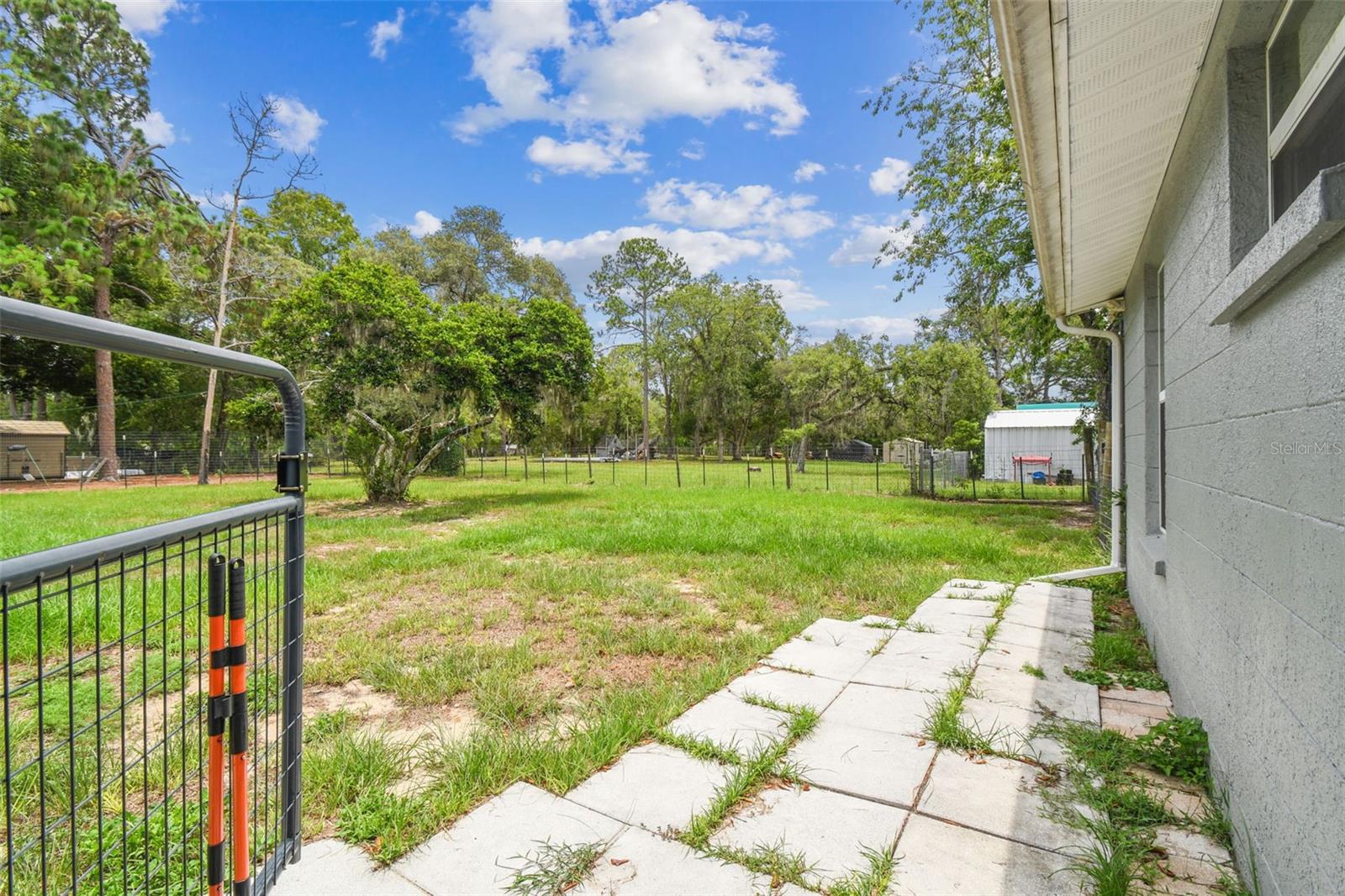 Listing photo id 68 for 7159 Straight Avenue