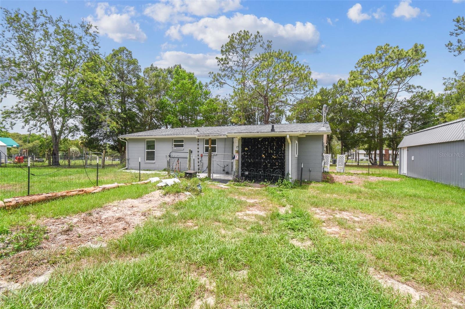 Listing photo id 70 for 7159 Straight Avenue