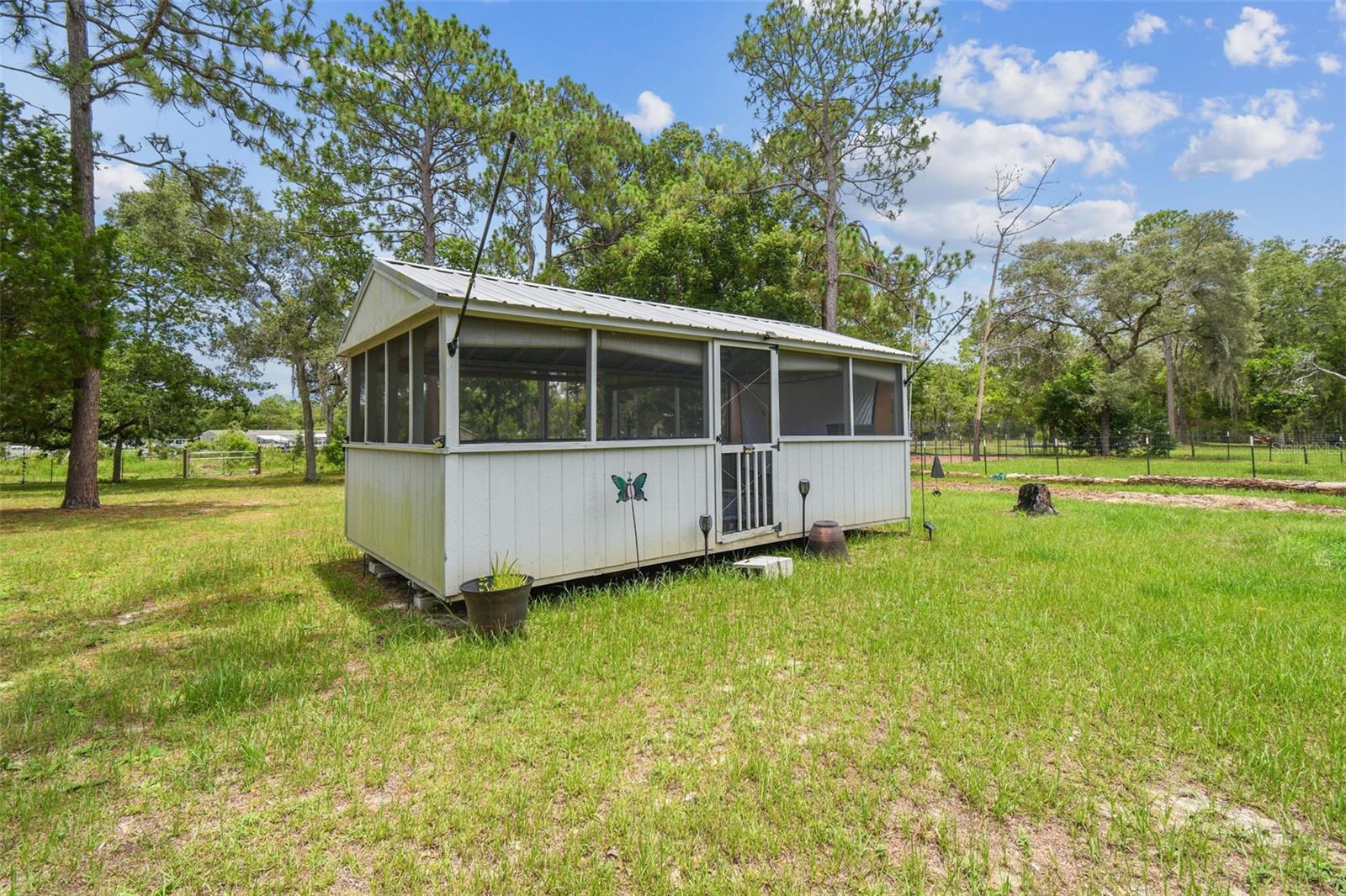 Listing photo id 71 for 7159 Straight Avenue