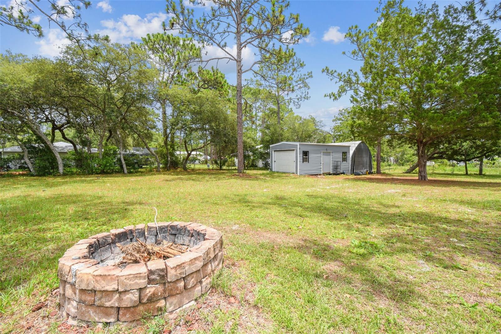 Listing photo id 72 for 7159 Straight Avenue