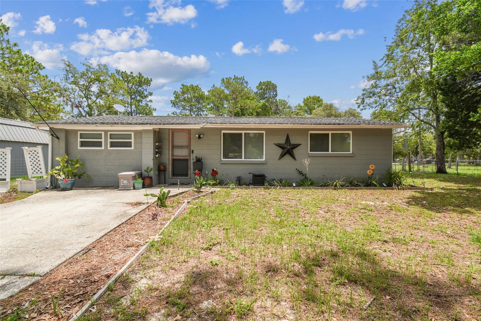 Listing photo id 74 for 7159 Straight Avenue