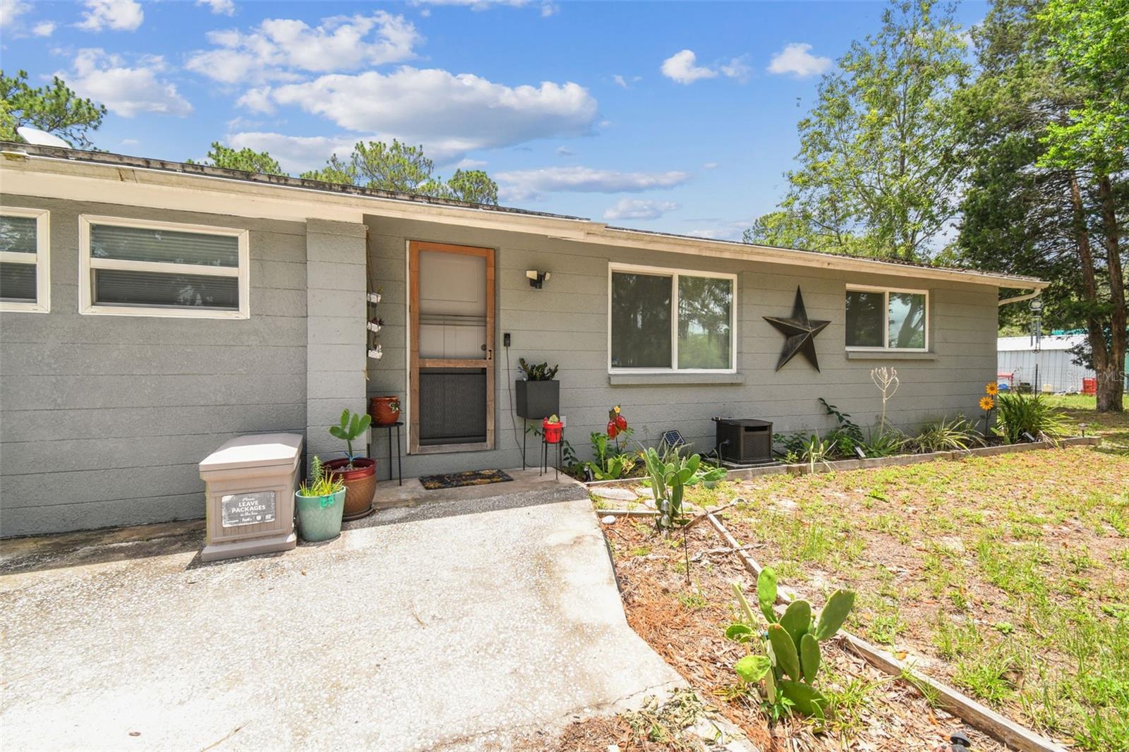 Listing photo id 75 for 7159 Straight Avenue