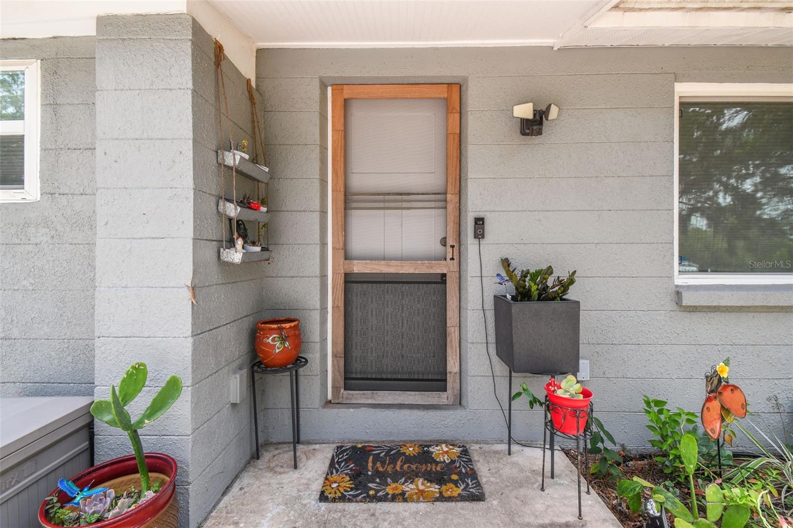 Listing photo id 76 for 7159 Straight Avenue