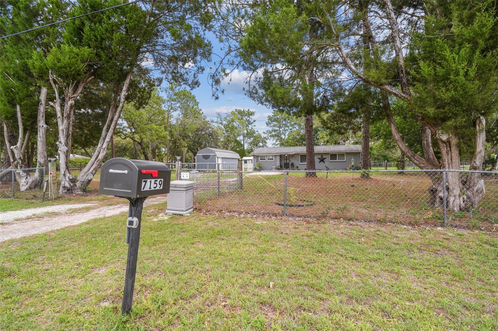 Listing photo id 79 for 7159 Straight Avenue