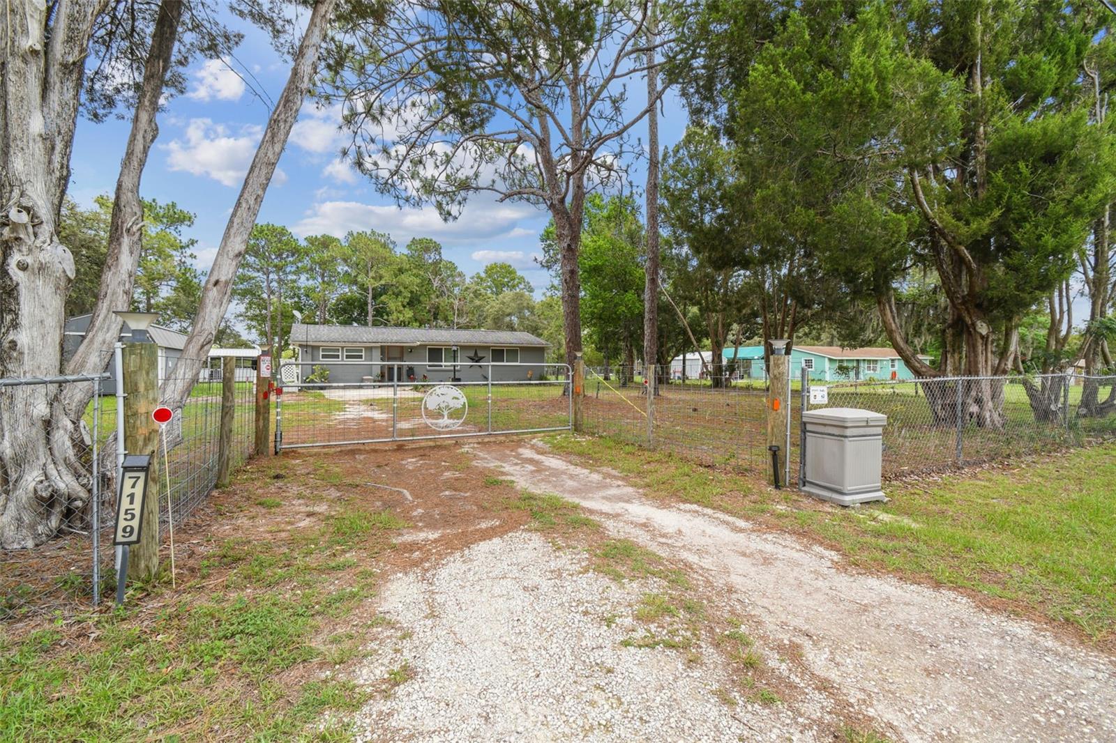Listing photo id 80 for 7159 Straight Avenue