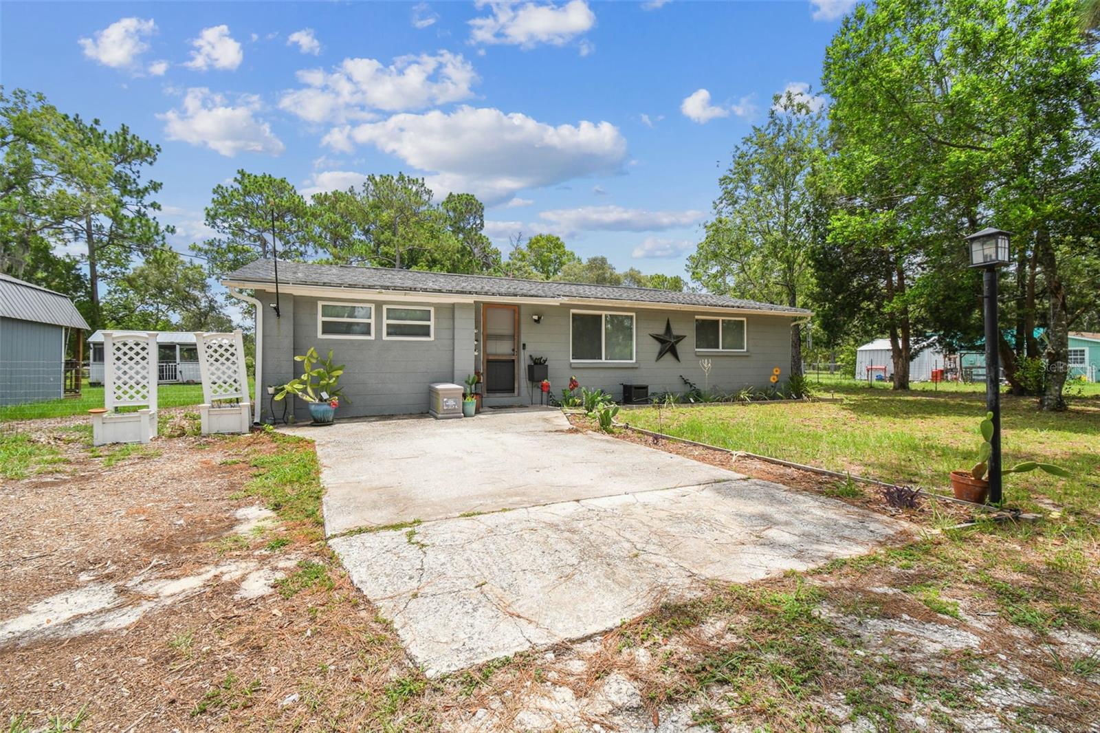 Listing photo id 81 for 7159 Straight Avenue