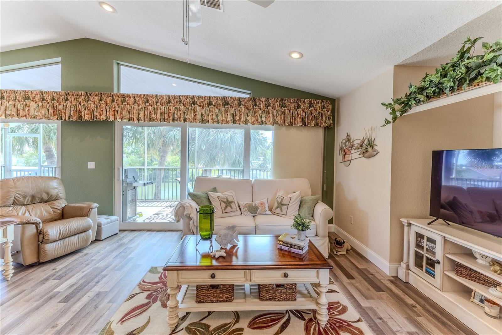 Image 14 of 75 For 4460 Flounder Drive