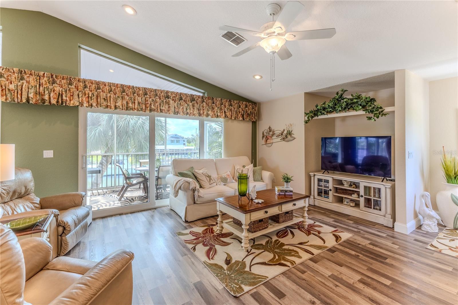 Image 15 of 75 For 4460 Flounder Drive
