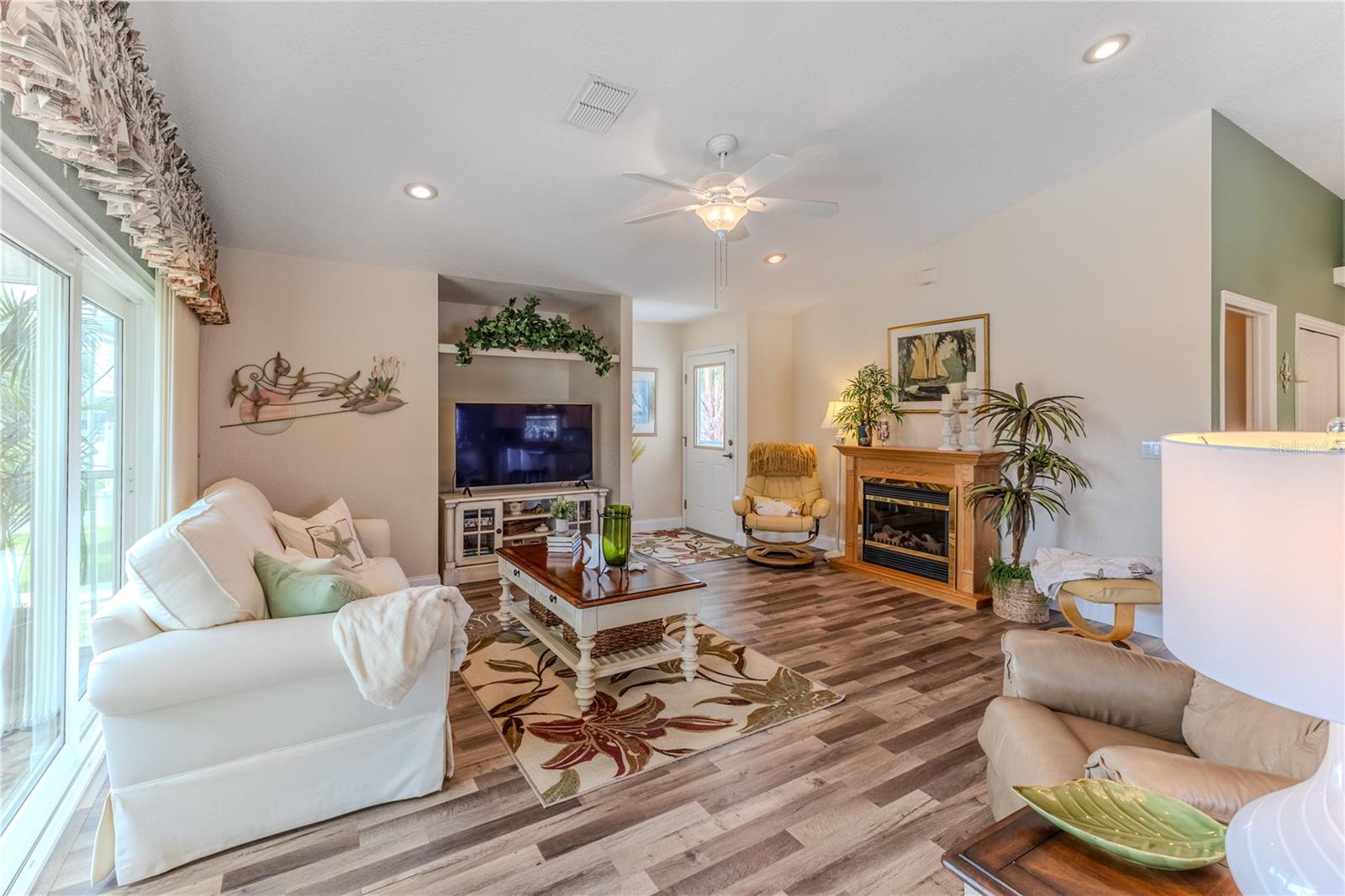 Image 16 of 75 For 4460 Flounder Drive