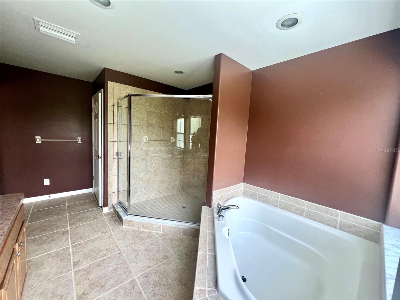 Image 20 of 27 For 930 Woodbridge Ct