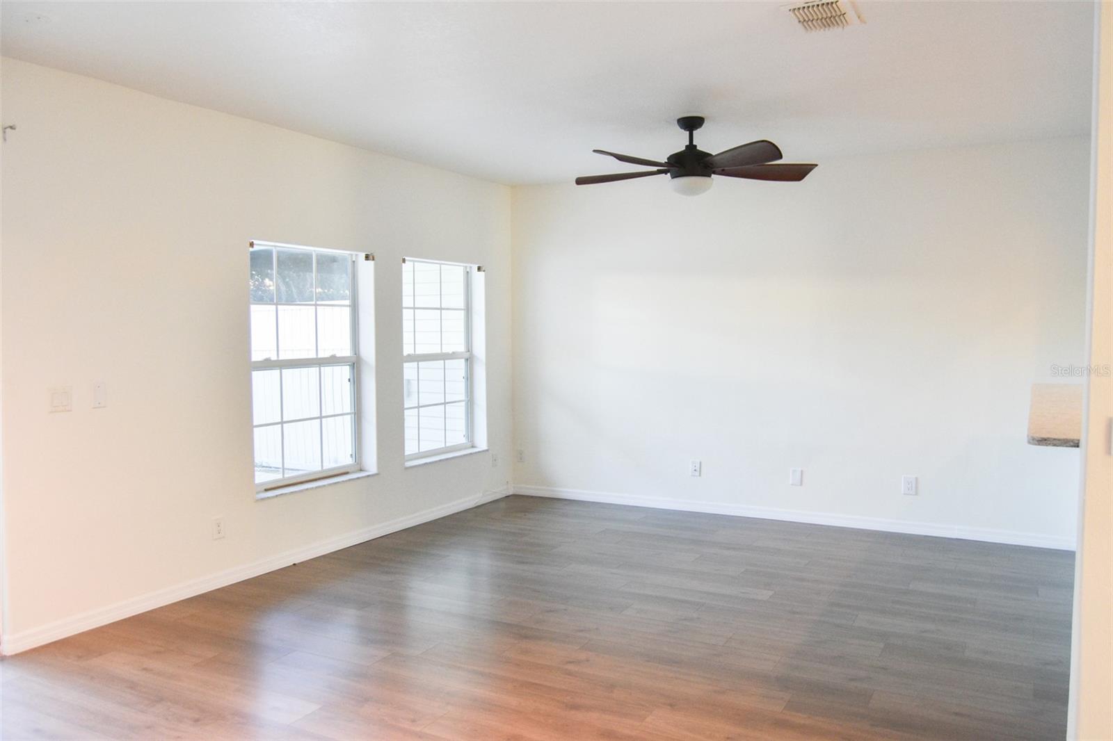 Image 28 of 38 For 930 Woodbridge Ct