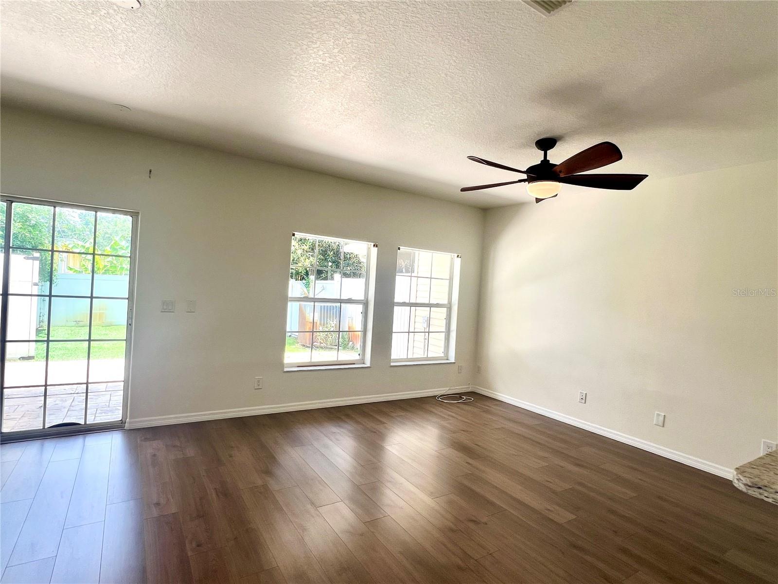 Image 3 of 27 For 930 Woodbridge Ct