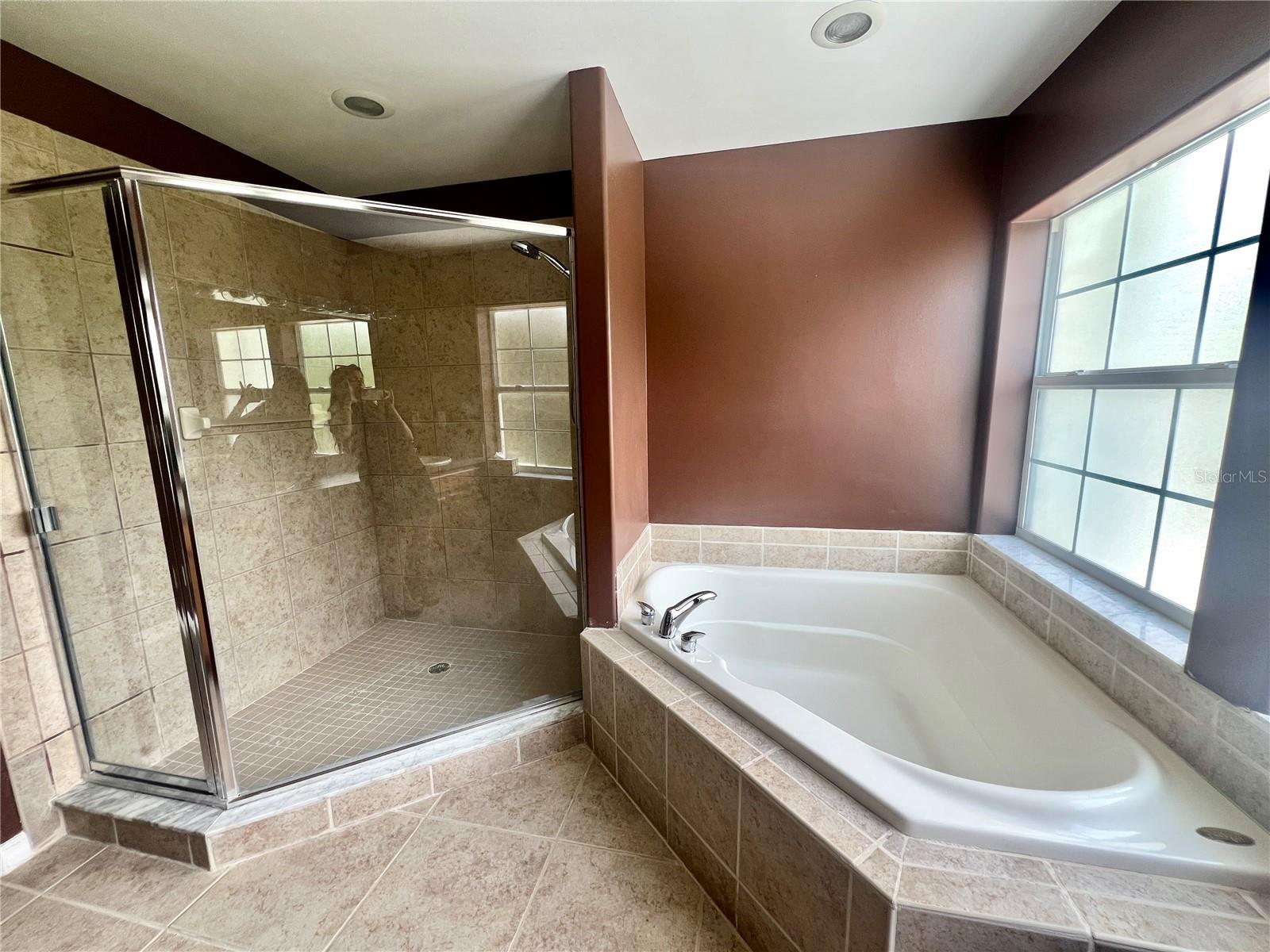 Image 4 of 27 For 930 Woodbridge Ct