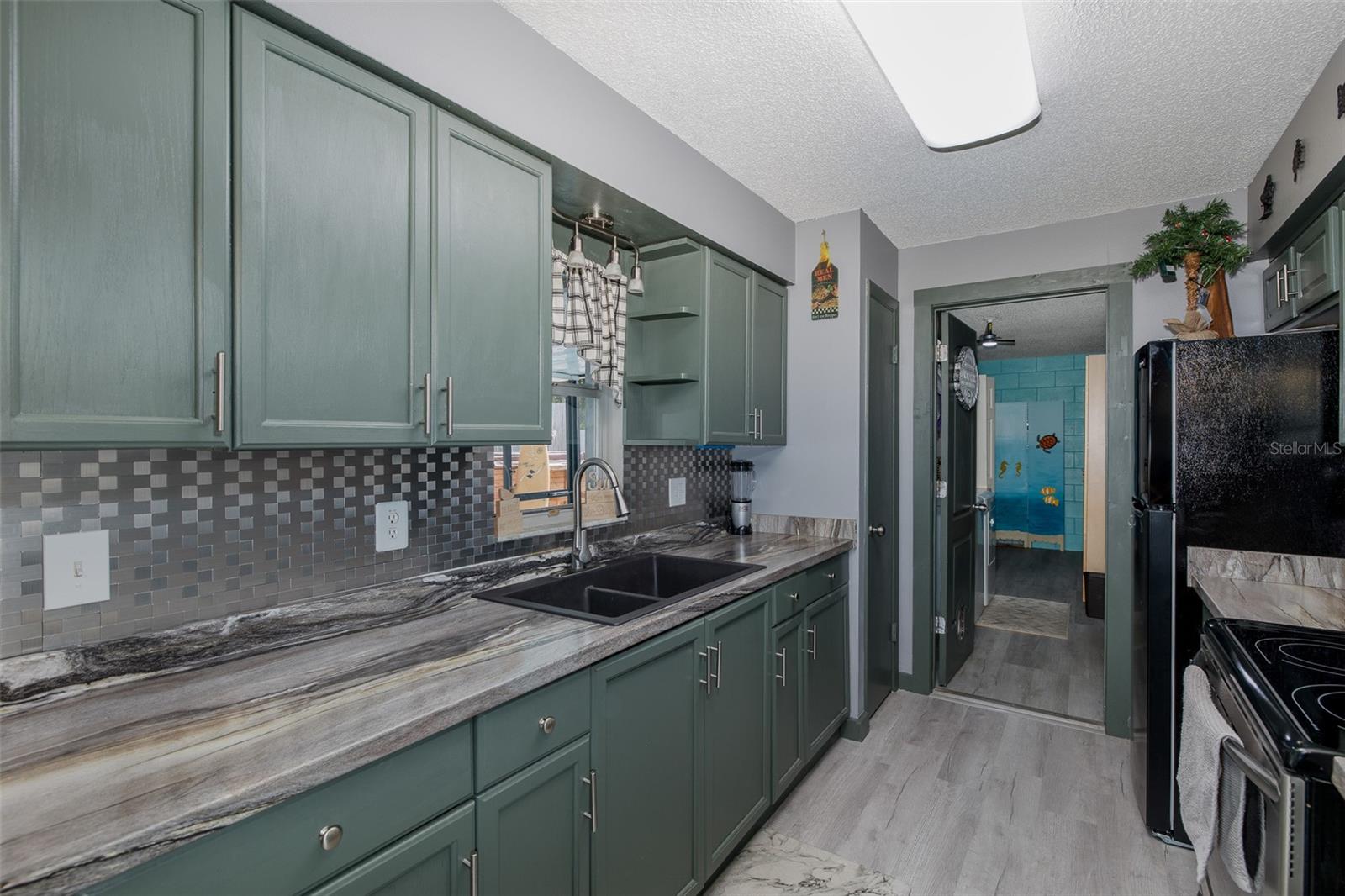 Image 13 of 36 For 27263 Warner Avenue