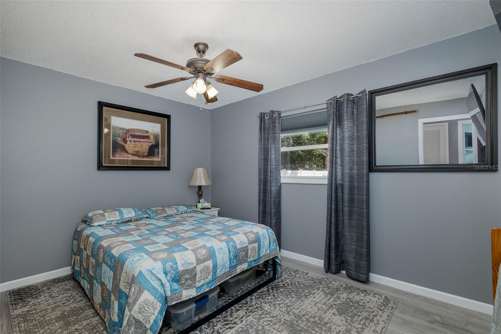 Image 17 of 36 For 27263 Warner Avenue