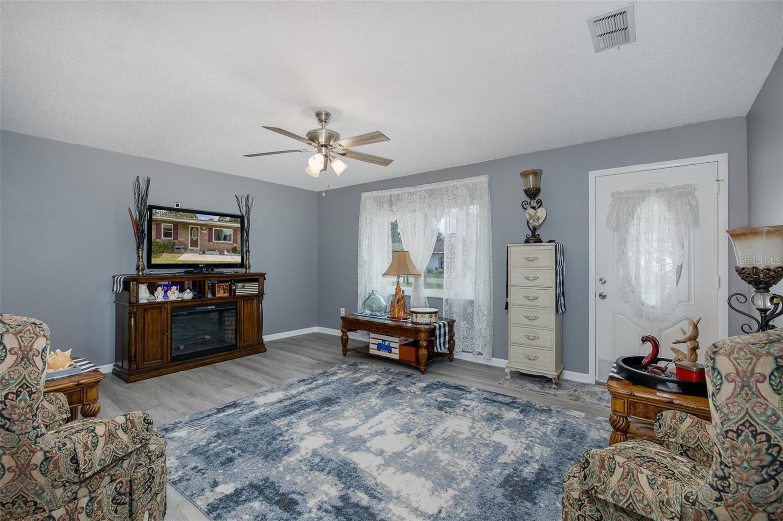 Image 6 of 36 For 27263 Warner Avenue