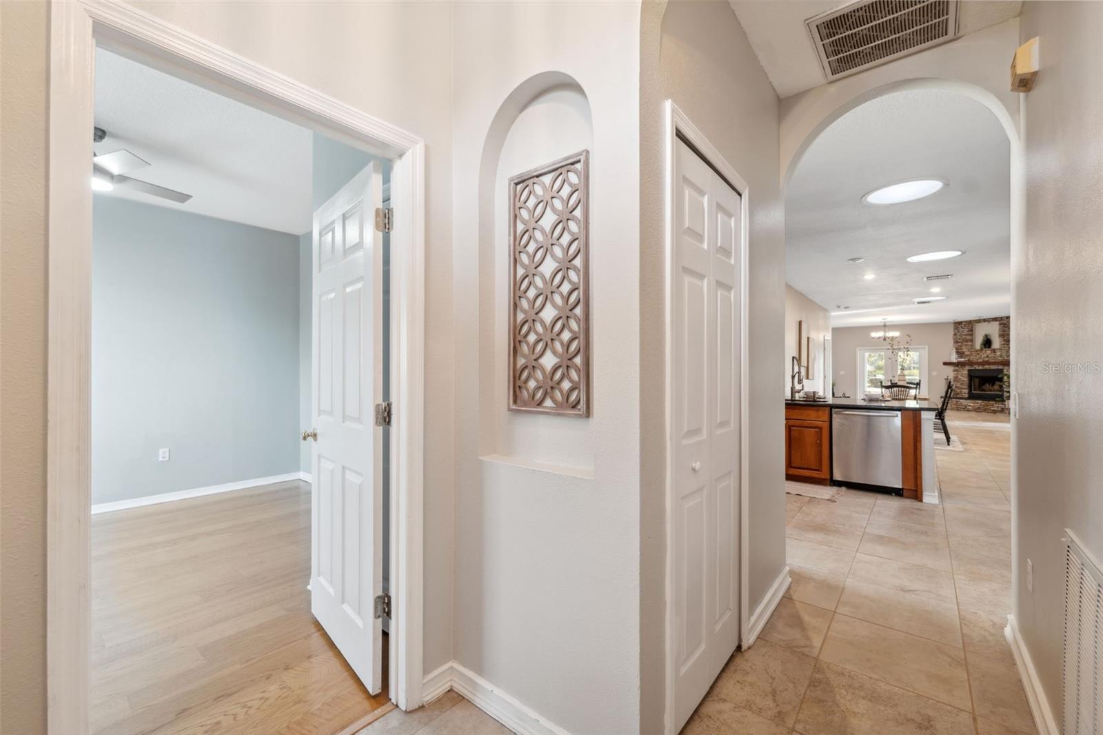 Image 4 of 21 For 1623 Crossvine Court
