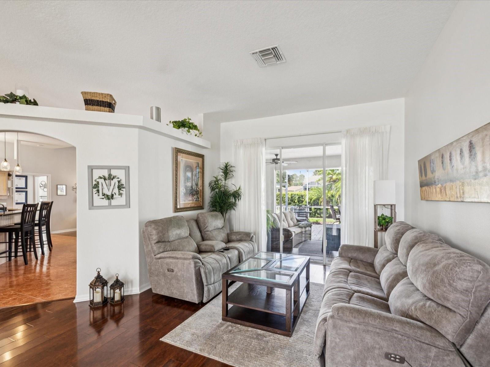 Image 10 of 68 For 18845 Fairway Green Drive