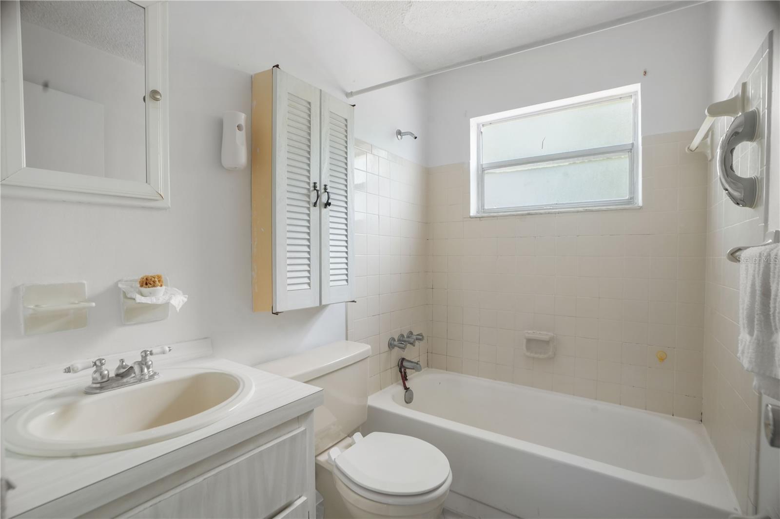 Listing photo id 8 for 8053 Dedham Drive