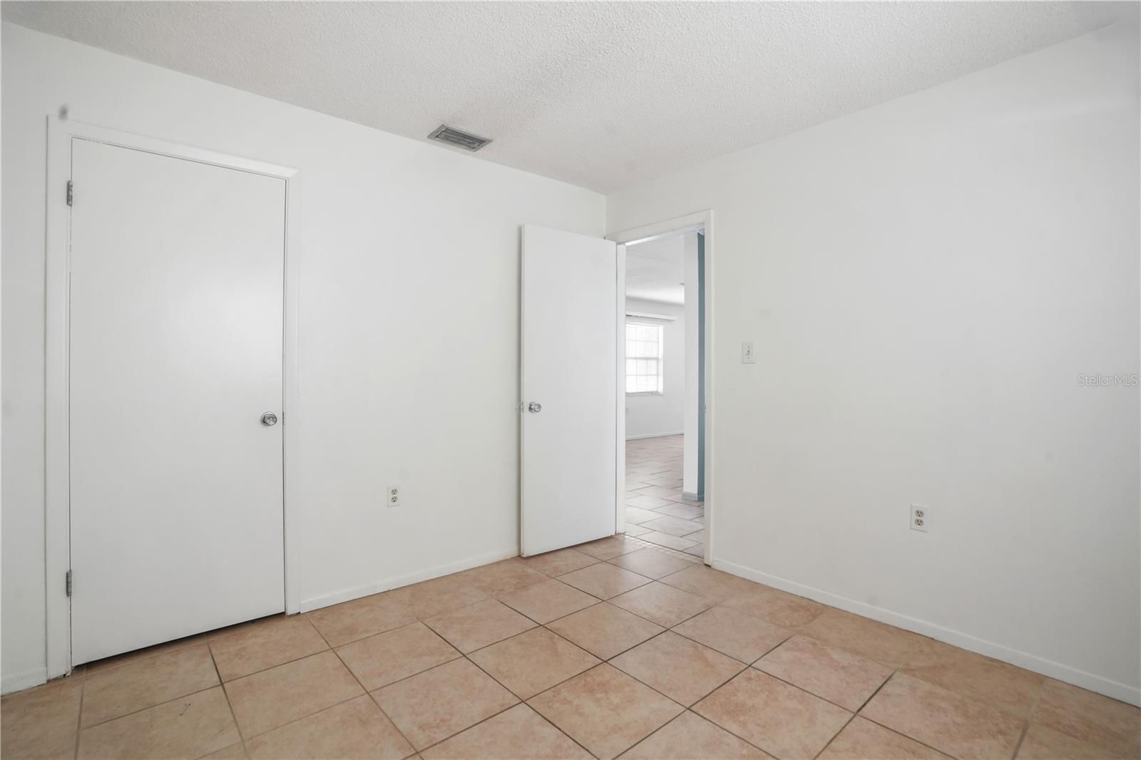 Listing photo id 10 for 8053 Dedham Drive